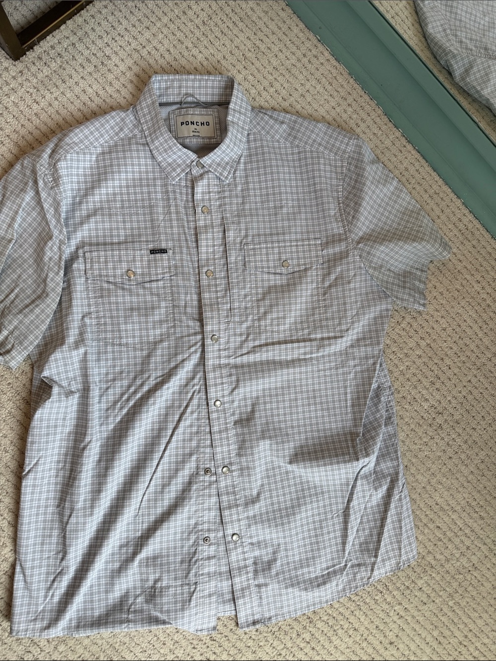 Poncho Men's Light Gray Plaid Short-Sleeve Button-Down Shirt